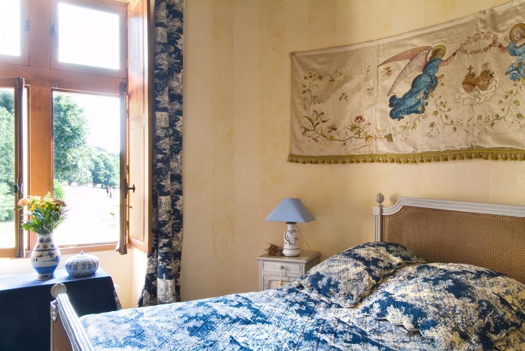 Chateau De La Roche Martel Bed & Breakfast Roiffe Room photo