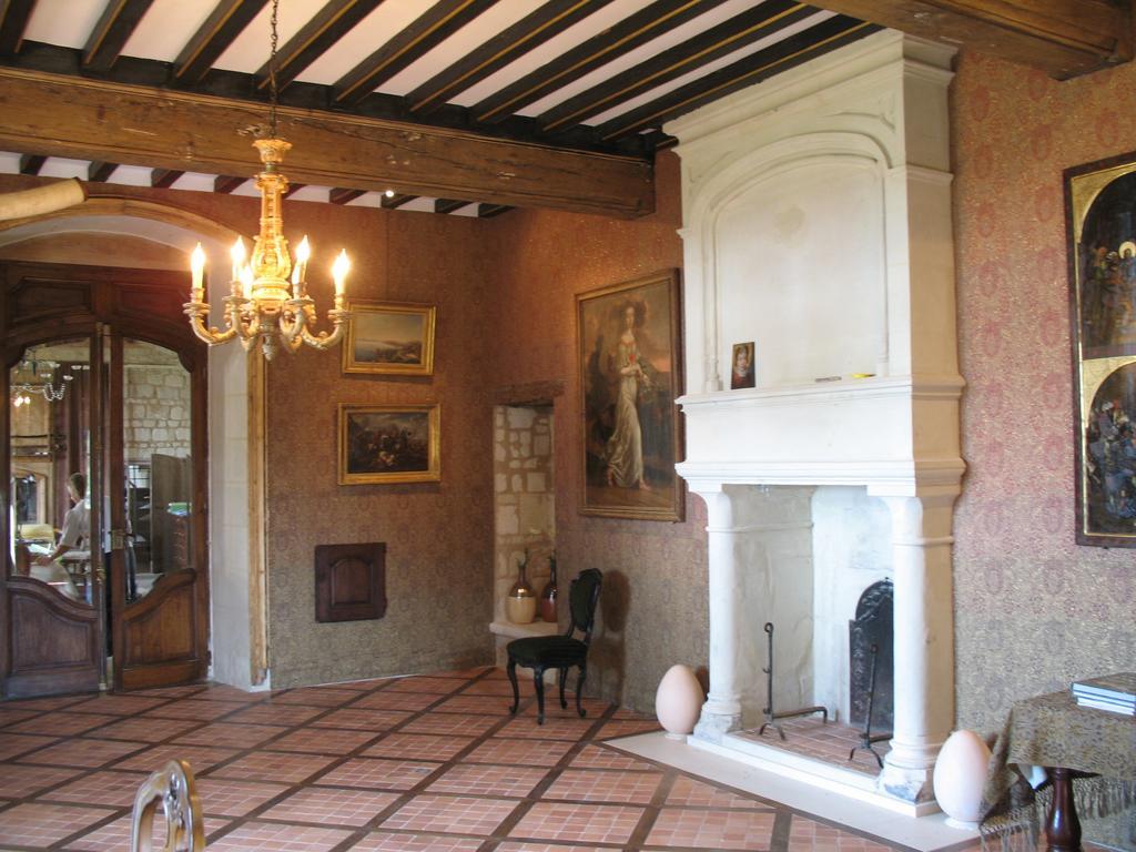 Chateau De La Roche Martel Bed & Breakfast Roiffe Exterior photo